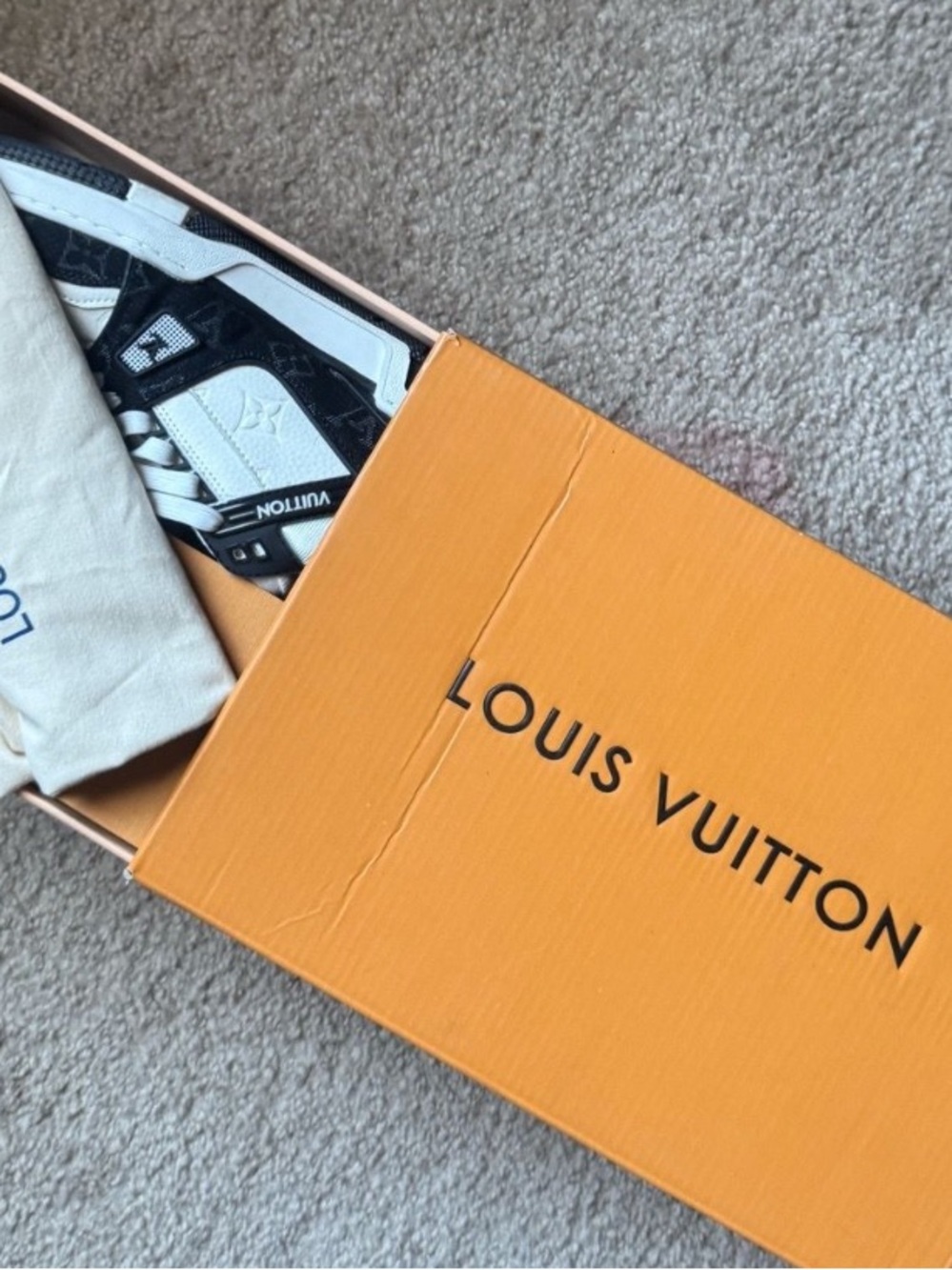 Louis Vuitton Kids White and Black Low-Top Sneakers with LV Logo - Picture 4 of 5
